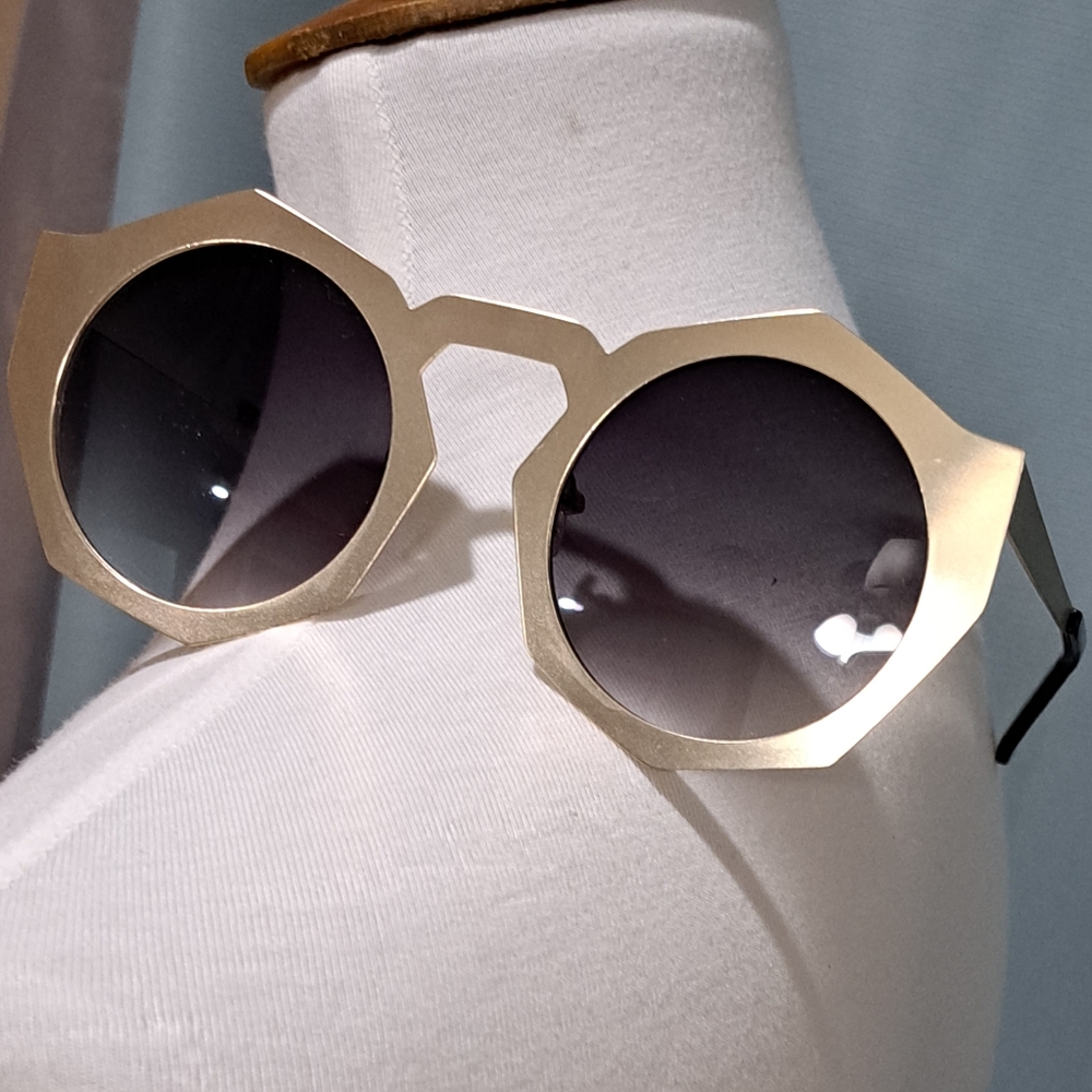 Gold octogon UV sunglasses NWOT